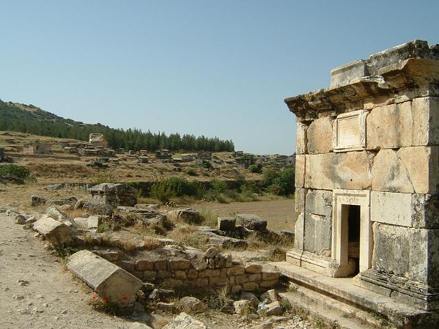 127 Pamukkale_Cemetery of Hierapolis.JPG